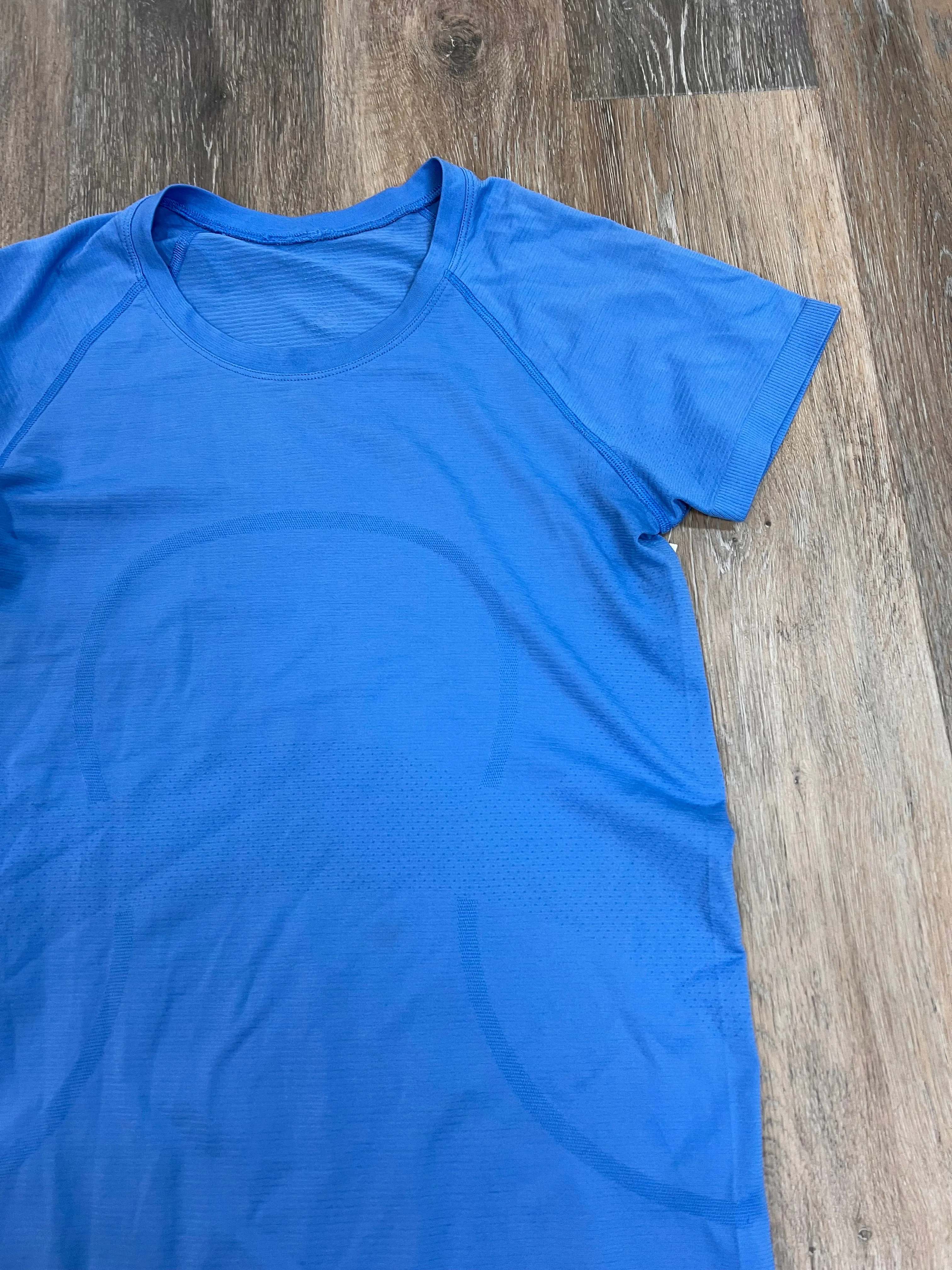 Athletic Top Short Sleeve By Lululemon In Blue, Size: 8