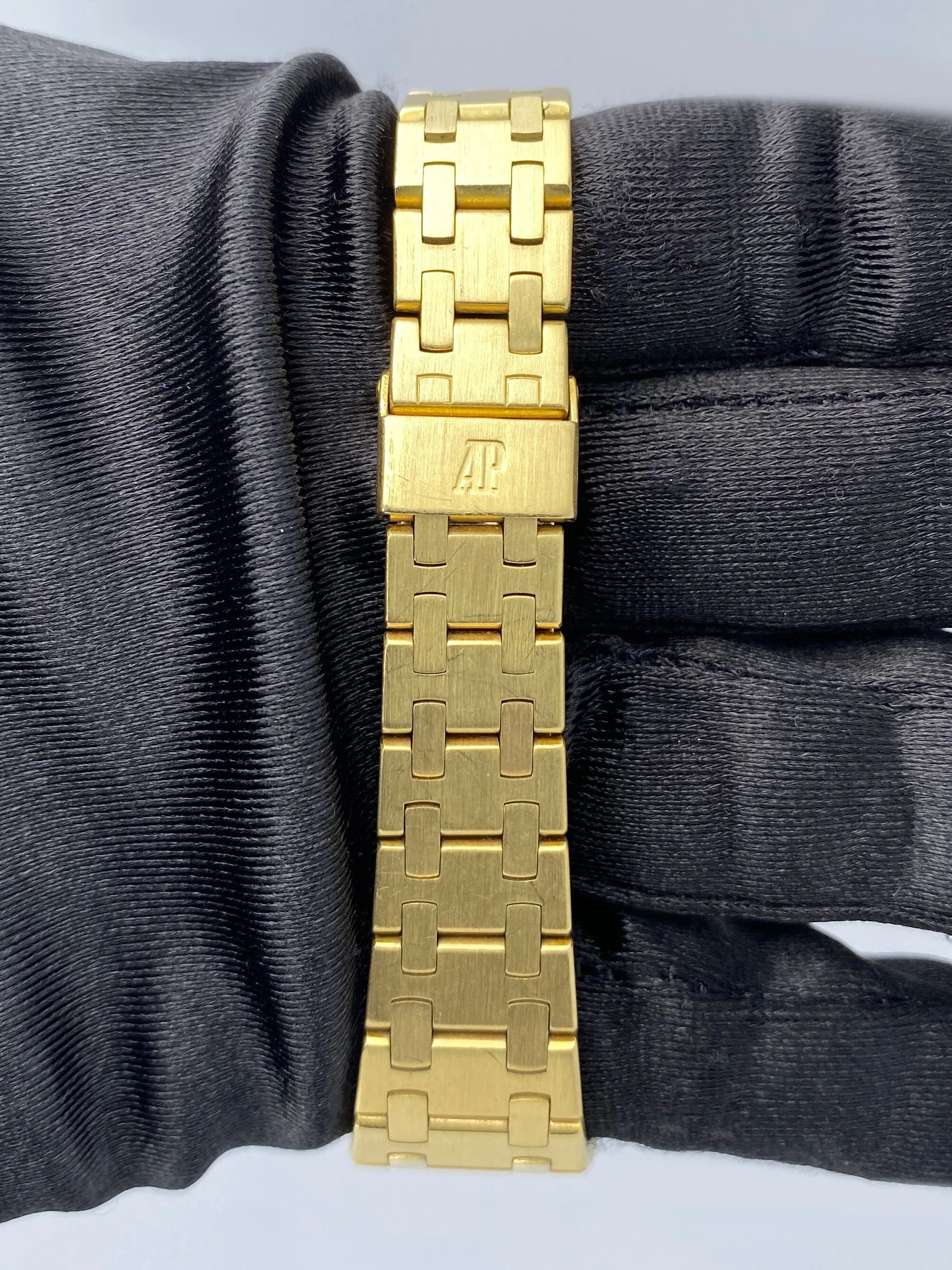 Audemars Piguet Royal Oak 6007BA 18K Yellow Gold Ladies Watch